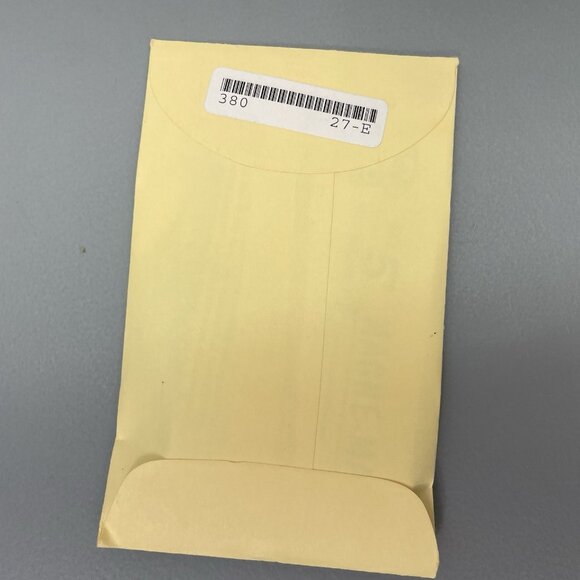 Kadee 27 Magne-Matic Multi Purpose Insulated Coupler Kit Draft Gear Box HO Scale - Picture 2 of 2